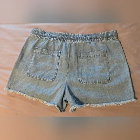 NWOT | Ann Taylor LOFT | Linen Pull-On Tassel Shorts | Medium | Light Chambray - Picture 9 of 13